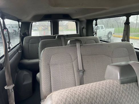 Used 2017 Chevrolet Express 3500 LT w/ LT Preferred Equipment Group RWD image 7