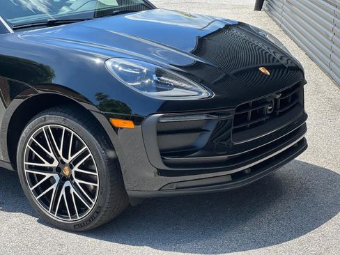 Certified 2025 Porsche Macan image 12