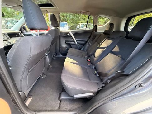 Used 2018 Toyota RAV4 XLE AWD/4WD image 28