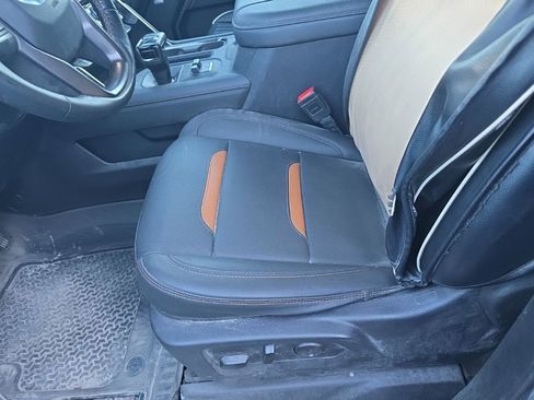 Used 2024 GMC Sierra 1500 AT4 w/ Technology Package image 11