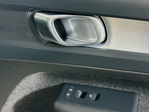 Used 2025 Volvo XC40 B5 Core image 29