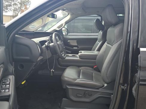 Used 2025 Ford Expedition Max Active RWD image 7