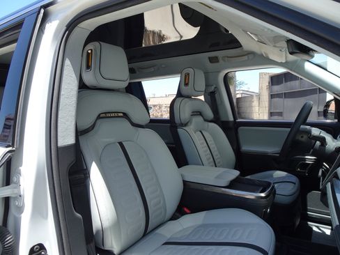 Used 2024 Rivian R1S Adventure AWD/4WD image 25