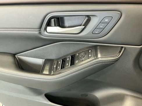 Used 2022 Nissan Rogue SL image 33