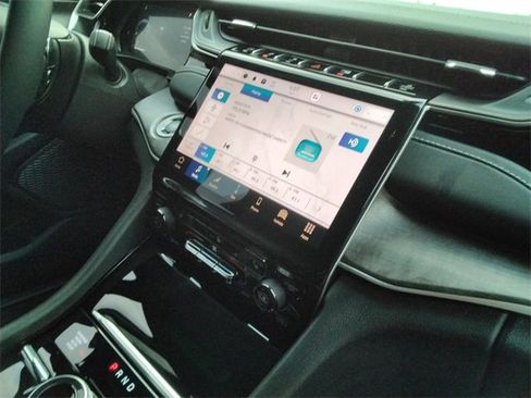 Used 2023 Jeep Grand Cherokee L Limited w/ Luxury Tech Group II image 21