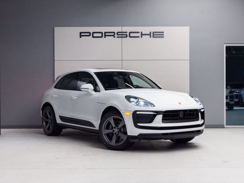 Certified 2026 Porsche Macan AWD/4WD image 9