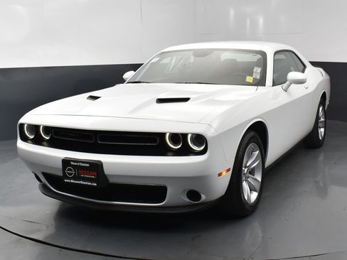 Used 2023 Dodge Challenger SXT image 3