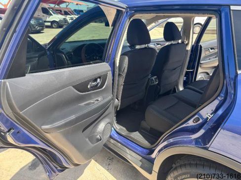 Used 2020 Nissan Rogue SV FWD image 23