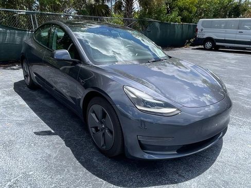 Used 2023 Tesla Model 3 Standard Range image 1