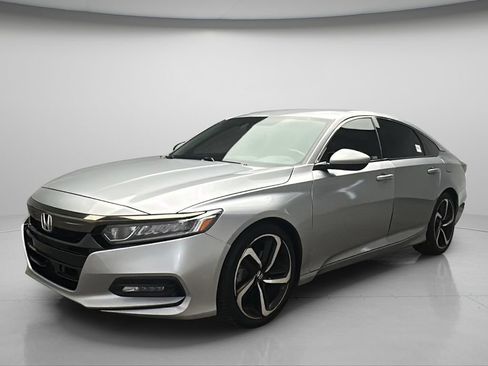 Used 2019 Honda Accord Sport image 2