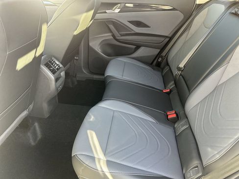 New 2026 Volkswagen Tiguan SE FWD image 13