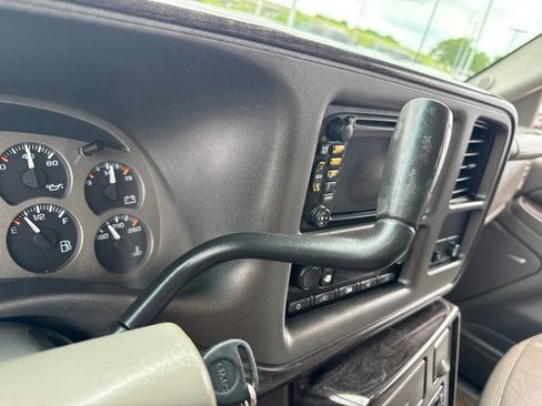 Used 2004 GMC Yukon Denali AWD/4WD image 14