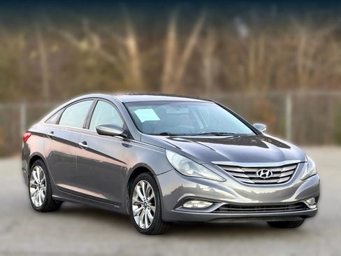 Used 2013 Hyundai Sonata SE image 1