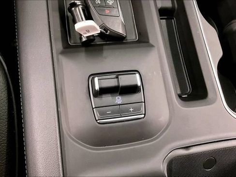 Used 2024 GMC Sierra 3500 Denali w/ Denali Reserve Package AWD/4WD image 38
