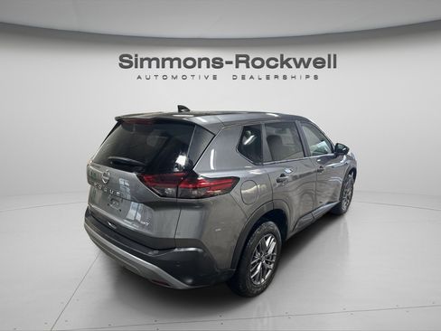 Used 2023 Nissan Rogue S image 9