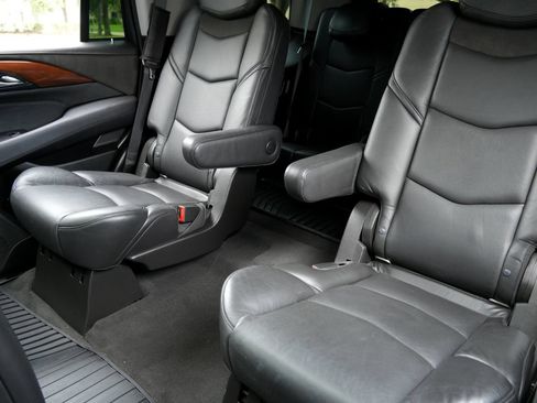 Used 2019 Cadillac Escalade Premium Luxury AWD/4WD image 12