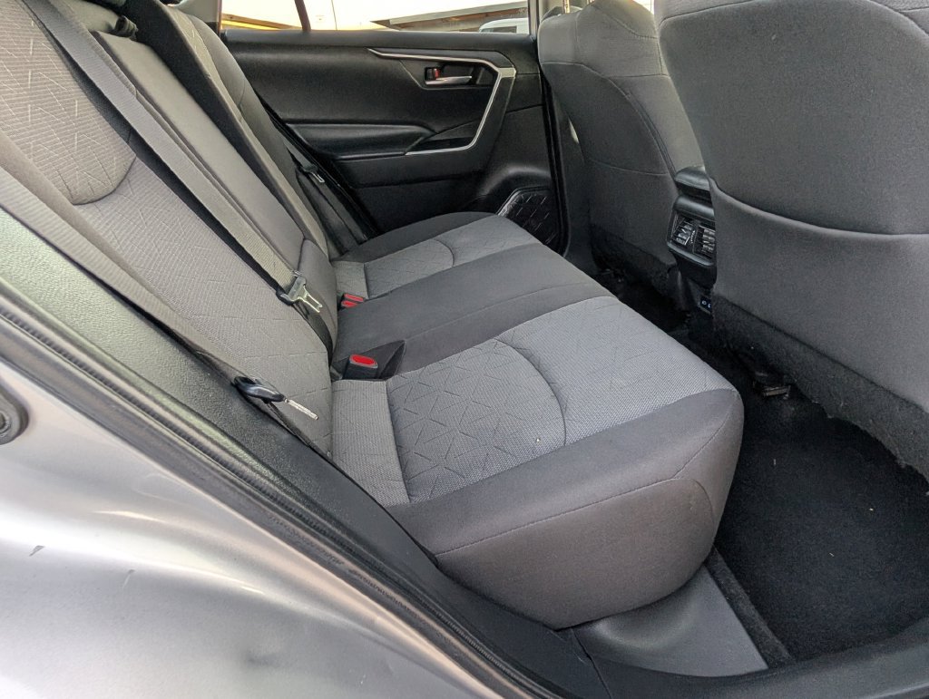 Used 2022 Toyota RAV4 XLE AWD/4WD image 19