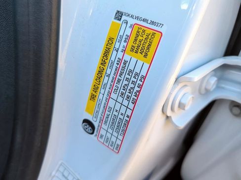 Used 2024 GMC Terrain SLT image 31