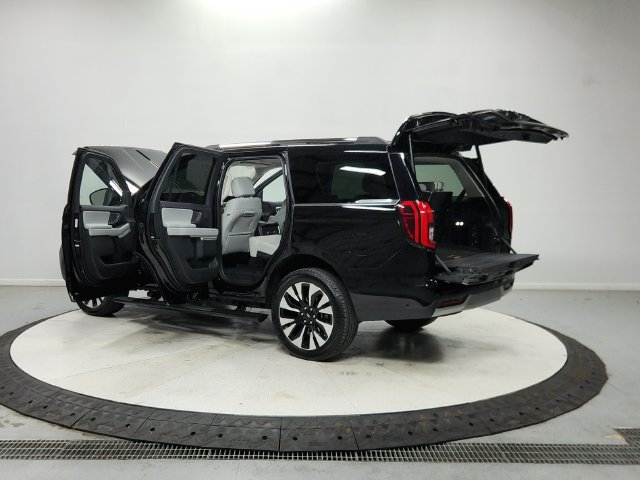 Used 2025 Ford Expedition Platinum w/ Driver's Package AWD/4WD image 14