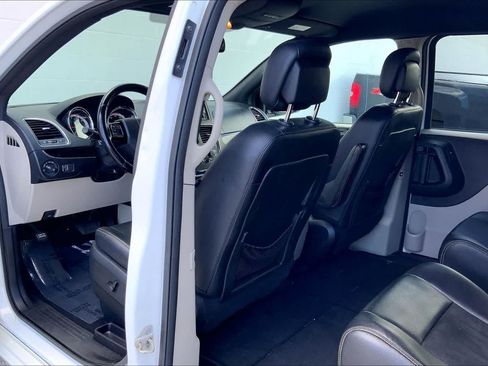 Used 2019 Dodge Grand Caravan SXT FWD image 12