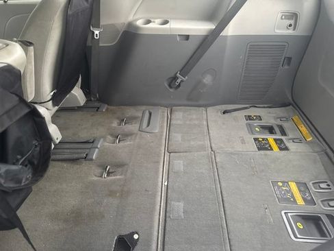 Used 2014 Toyota Sienna LE FWD image 15