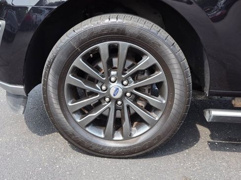 Used 2020 Ford Expedition Limited image 45
