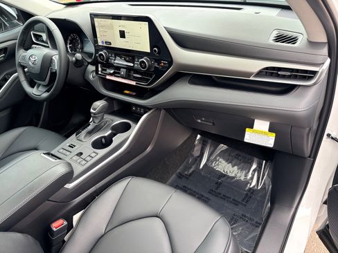 New 2026 Toyota Highlander XLE image 19