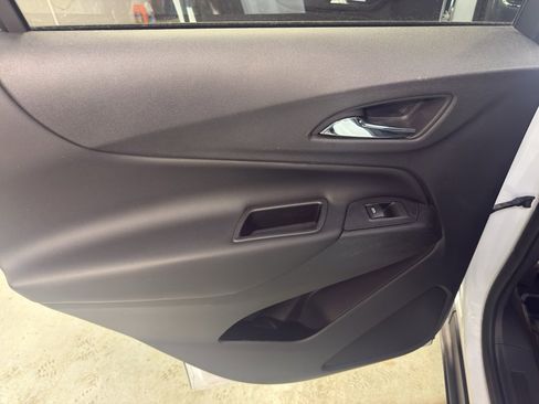 Used 2020 Chevrolet Equinox LT w/ Driver Convenience Package image 26