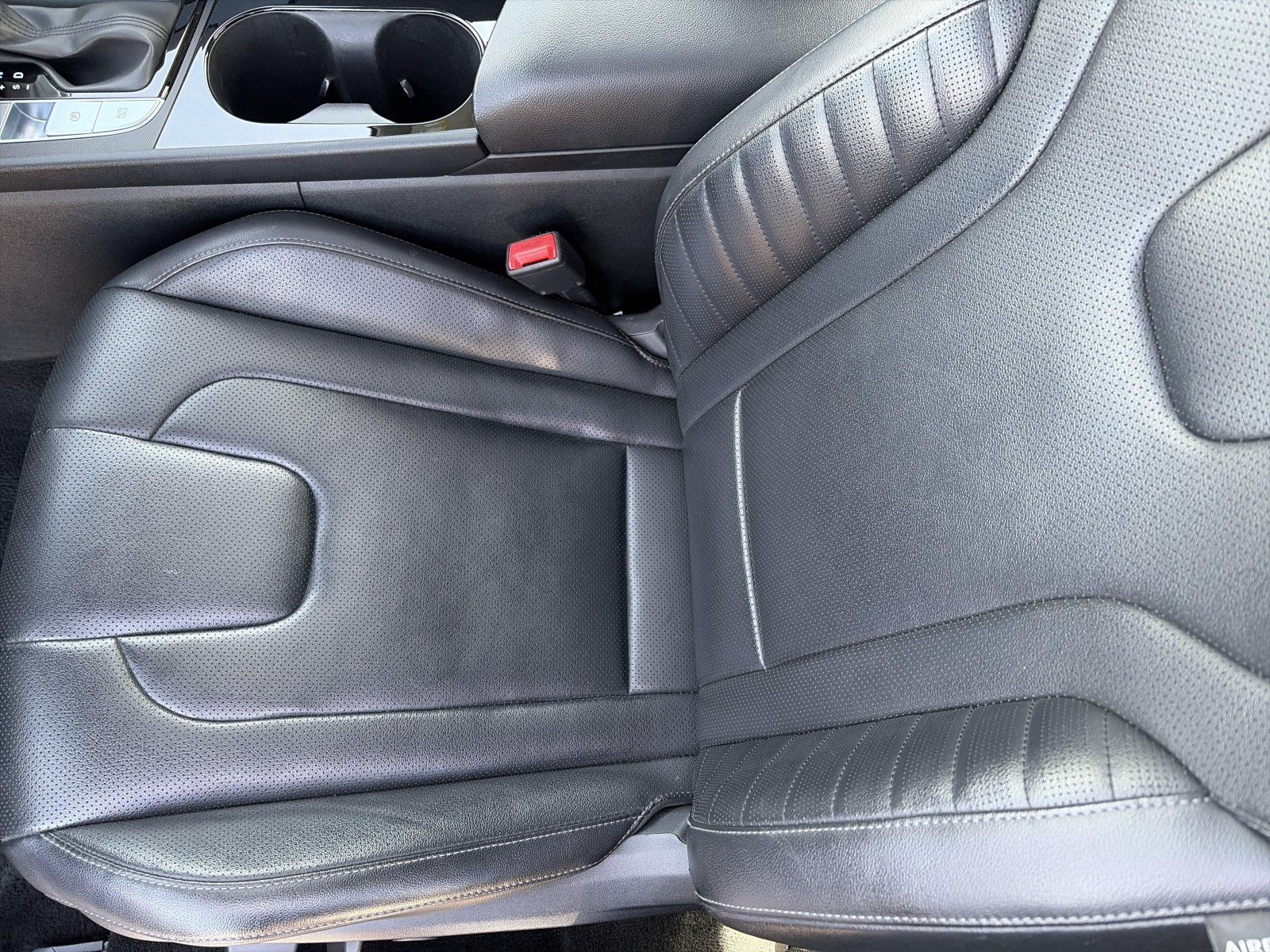 Certified 2025 Hyundai Elantra Limited FWD image 26