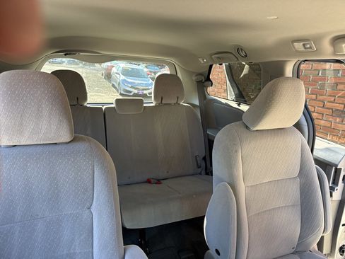 Used 2017 Toyota Sienna LE image 36