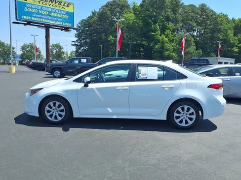 Used 2023 Toyota Corolla LE FWD image 3
