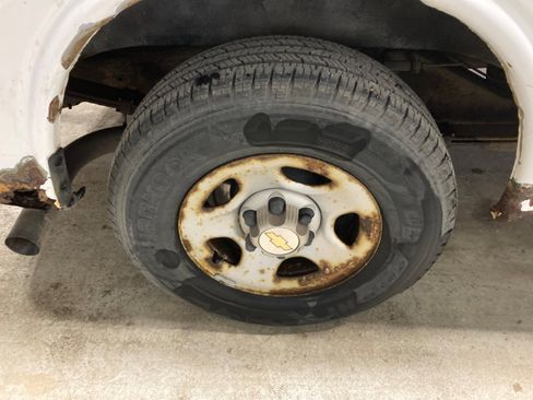 Used 2004 Chevrolet Express 1500 image 9