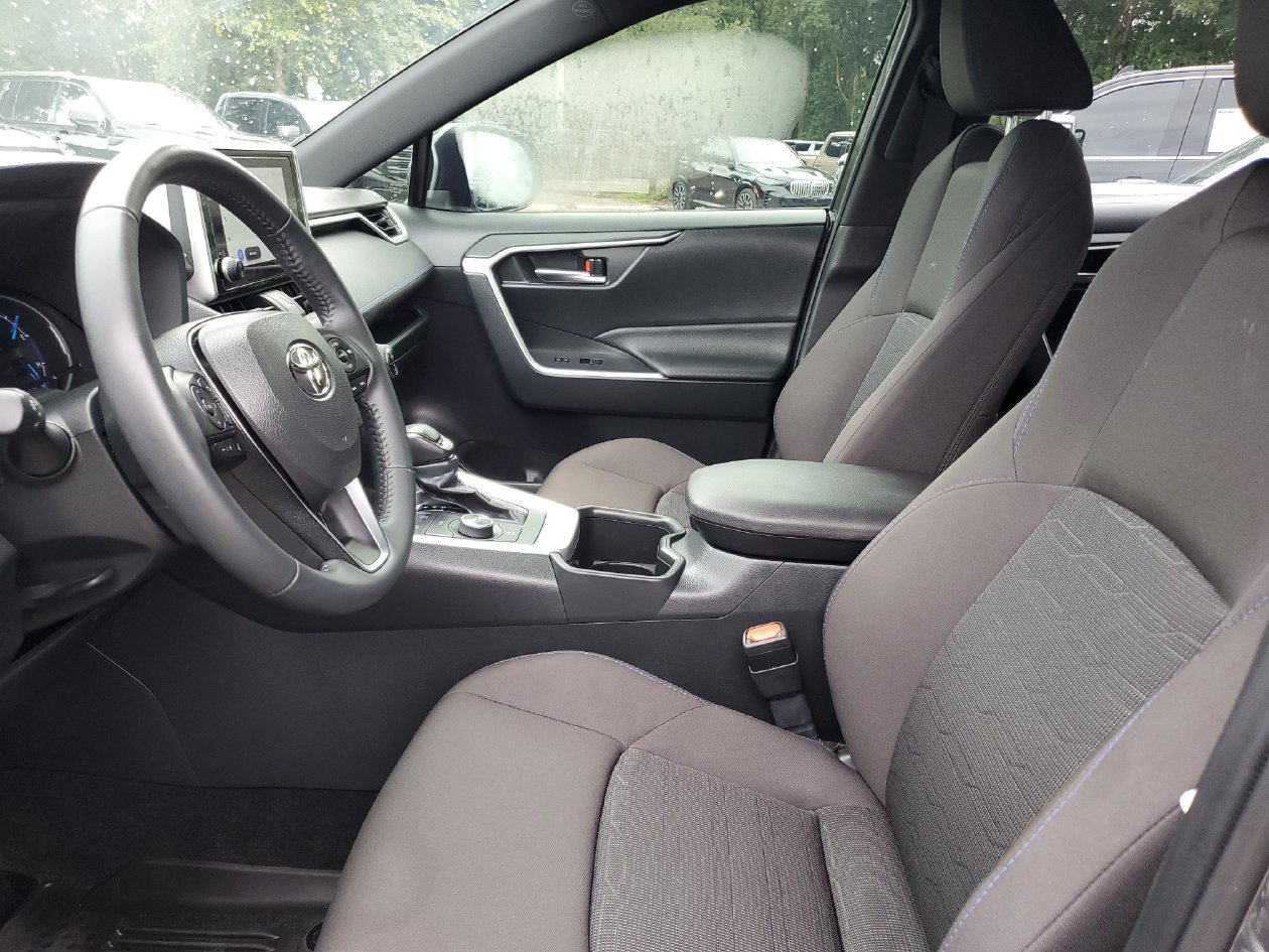 Used 2025 Toyota RAV4 SE AWD/4WD image 19