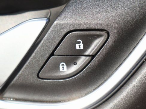 Used 2021 GMC Yukon SLT image 16