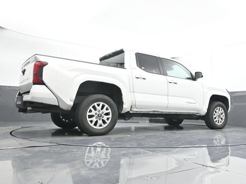 Used 2024 Toyota Tacoma SR5 AWD/4WD image 33