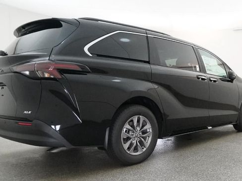 New 2026 Toyota Sienna XLE FWD image 25