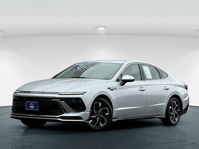 Used 2025 Hyundai Sonata SEL FWD image 2