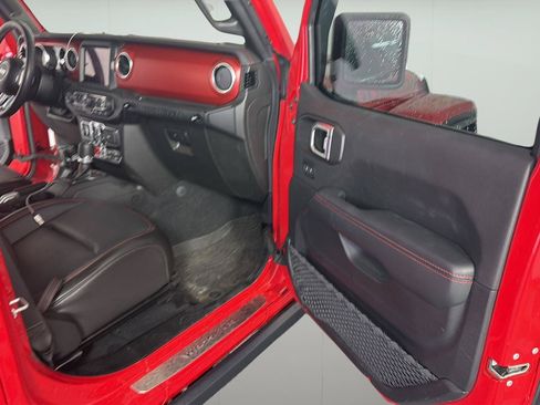 Used 2022 Jeep Wrangler Unlimited Rubicon w/ LED Lighting Group AWD/4WD image 17