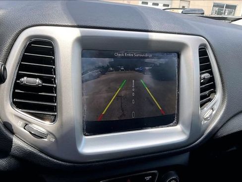 Used 2018 Jeep Compass Latitude w/ Popular Equipment Group FWD image 13