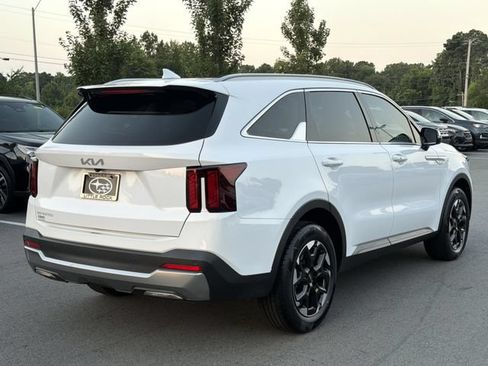 Used 2024 Kia Sorento S w/ Panoramic Sunroof Package FWD image 3
