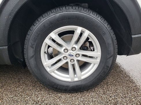 Certified 2022 Ford Explorer XLT w/ Equipment Group 202A image 15