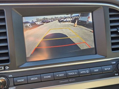 Used 2017 Hyundai Elantra SE image 20