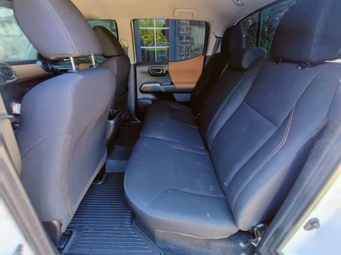 Used 2018 Toyota Tacoma SR5 w/ SR5 Appearance Package (SM) RWD image 64