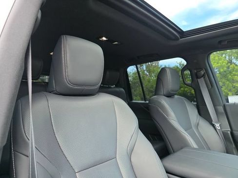 Used 2024 Lexus LX 600 4WD w/ Premium Package image 11