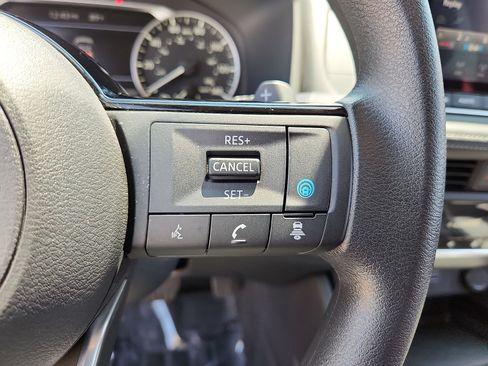 Used 2023 Nissan Rogue SV AWD/4WD image 22