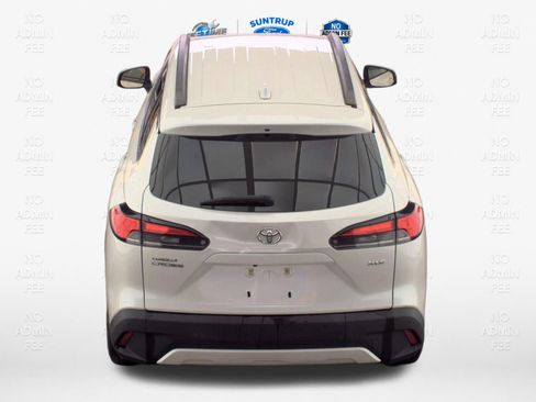 Used 2023 Toyota Corolla Cross XLE FWD image 3