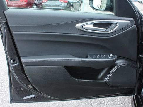 Used 2024 Alfa Romeo Giulia Ti AWD/4WD image 10
