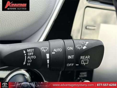 Certified 2022 Toyota Prius XLE image 28