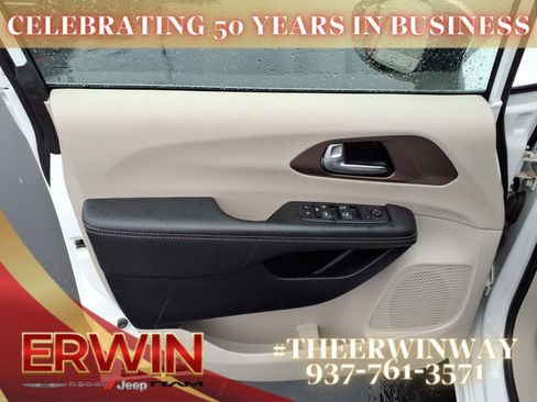 Used 2023 Chrysler Voyager LX image 17