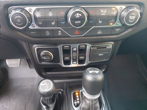 Used 2025 Jeep Wrangler Unlimited Sport AWD/4WD image 13